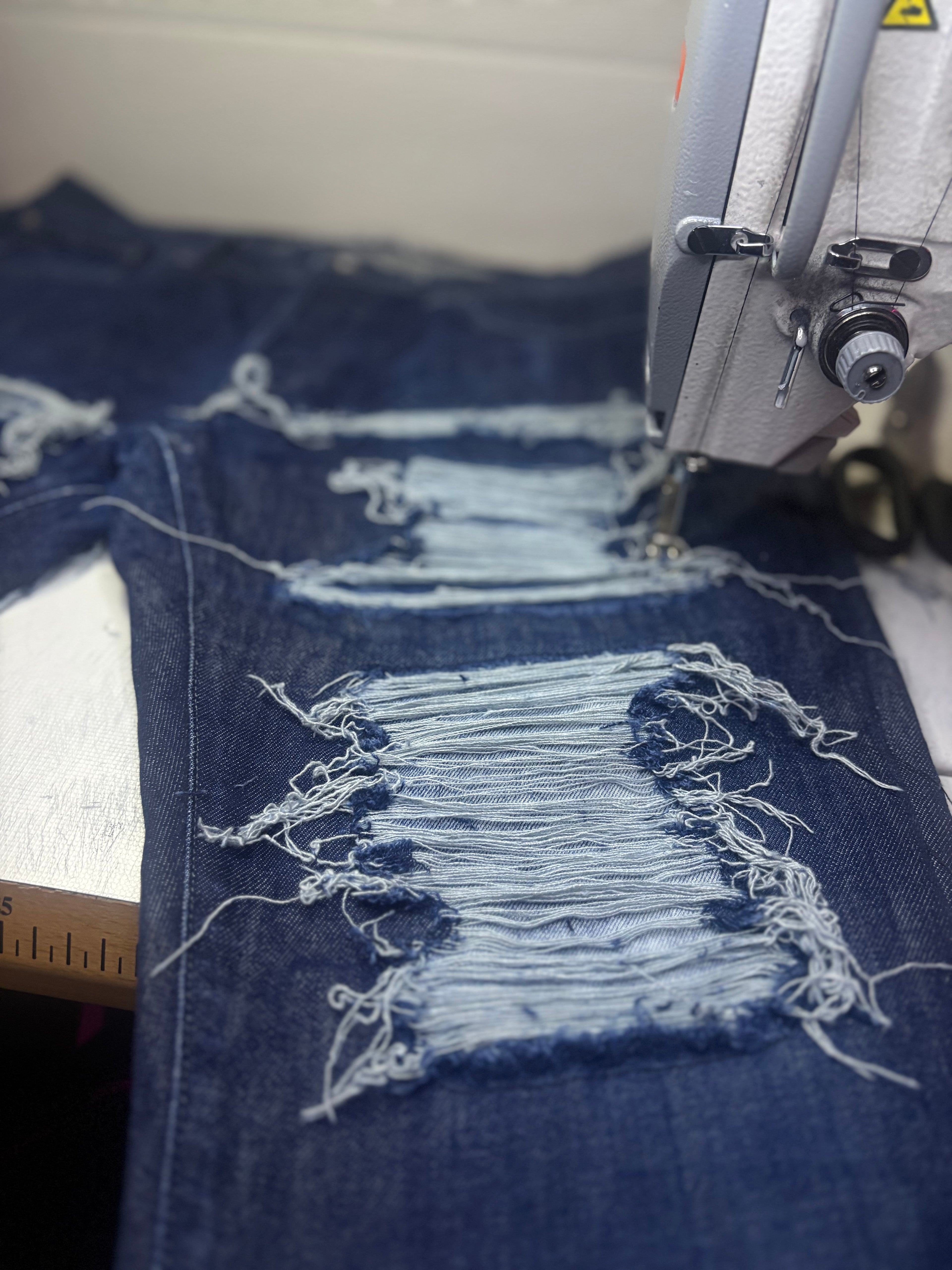 Dripped Slimfit Distressed Jeans | M